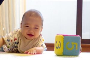 赤ちゃんにハイハイさせたい 部屋が狭いなら直線と円を活用しよう くらシェアblog